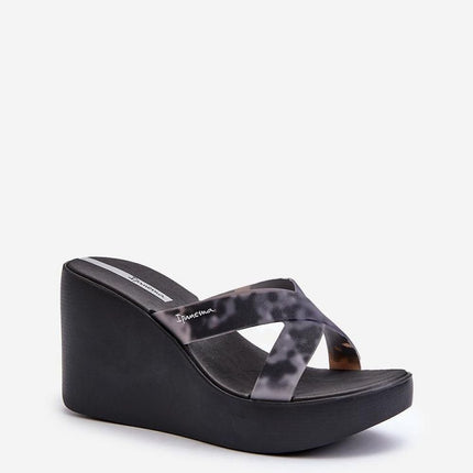 Women's Sliders Step in style